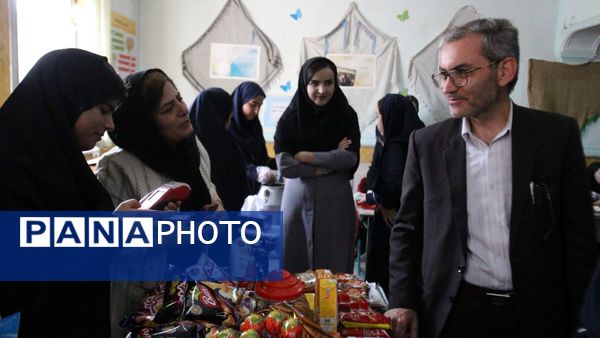 بازارچه دانش‌آموزی دبیرستان سپیده کاشانی ناحیه۱ 