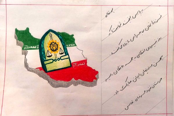 نواختن زنگ امنیت اجتماعی به مناسبت هفته نیروی انتظامی در هنرستان قدس ناحیه دو شهرری 