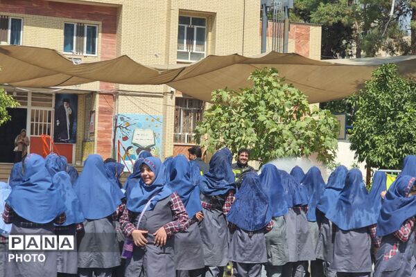 زنگ ایمنی در دبستان خورسندیان به مناسبت روز آتش‌نشان