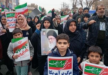 موج سرخ و سبز ملایر: انقلاب ۴۷ ساله، صحنه‌ای برای تجدید بیعت دوربین‌ها