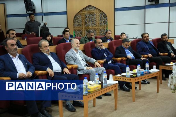 نشست صمیمی مدیران رسانه با استاندار قم