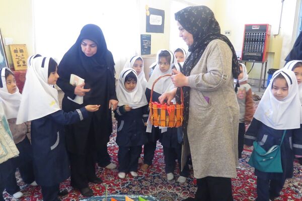 طنین هفته کتاب در دبستان وحیدکیهانی