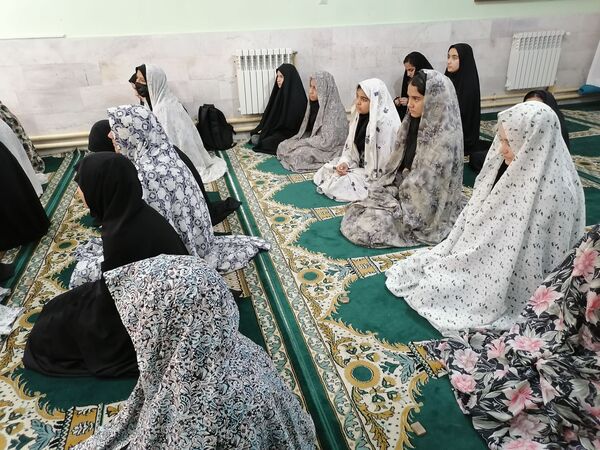 نمازجماعت دردبیرستان حاج مهدی روحانی ارغا