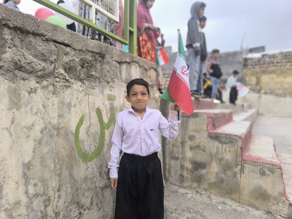 حماسه دانش‌آموزان شهید امامی  میانکوه در راهپیمایی ۲۲ بهمن 