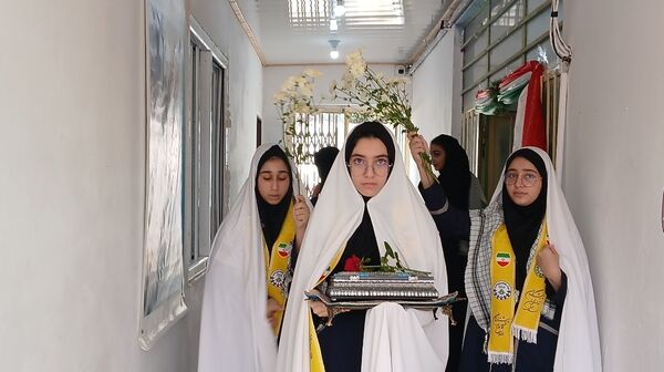 نواختن زنگ مهر و ایثار و مقاومت در دبیرستان نمونه دولتی معرفت