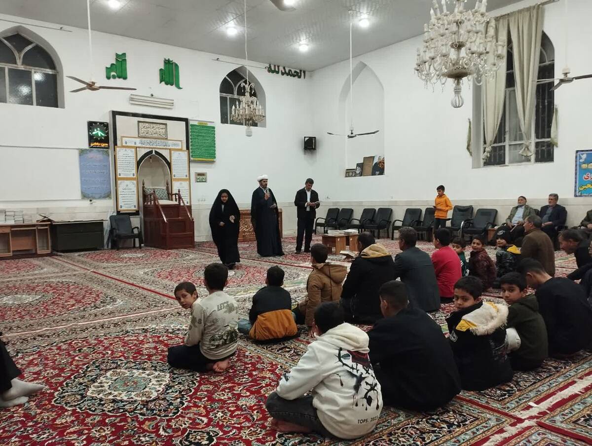 مراسم تقدیر از دانش آموزان معتکف‌روستای مهدی آباد خلیل آباد