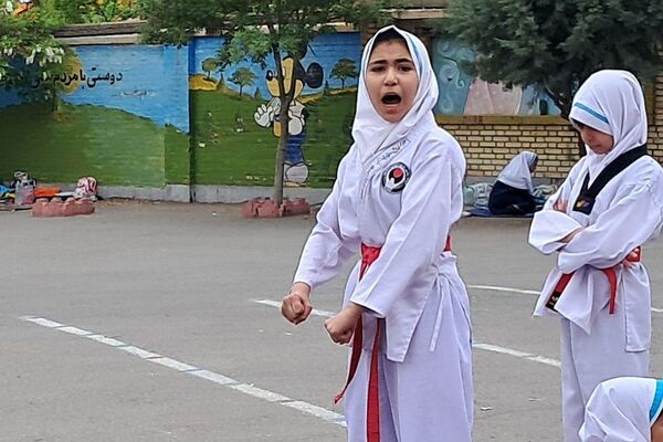 هنرنمایی دانش آموزان  مدرسه خواهران بابایی در روز دختر