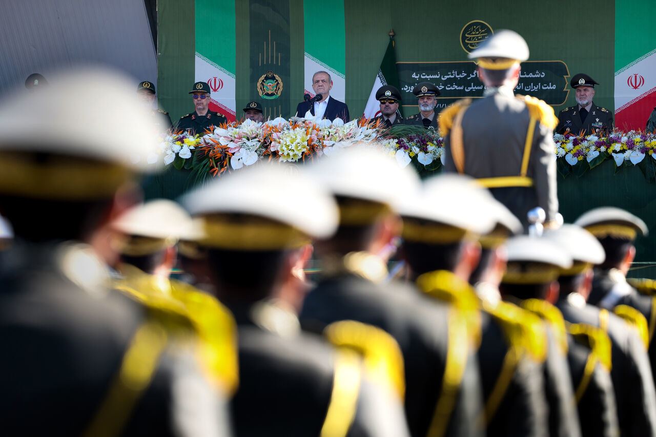  ارتش ایران دژ محکم ملت و زینت ولایت است