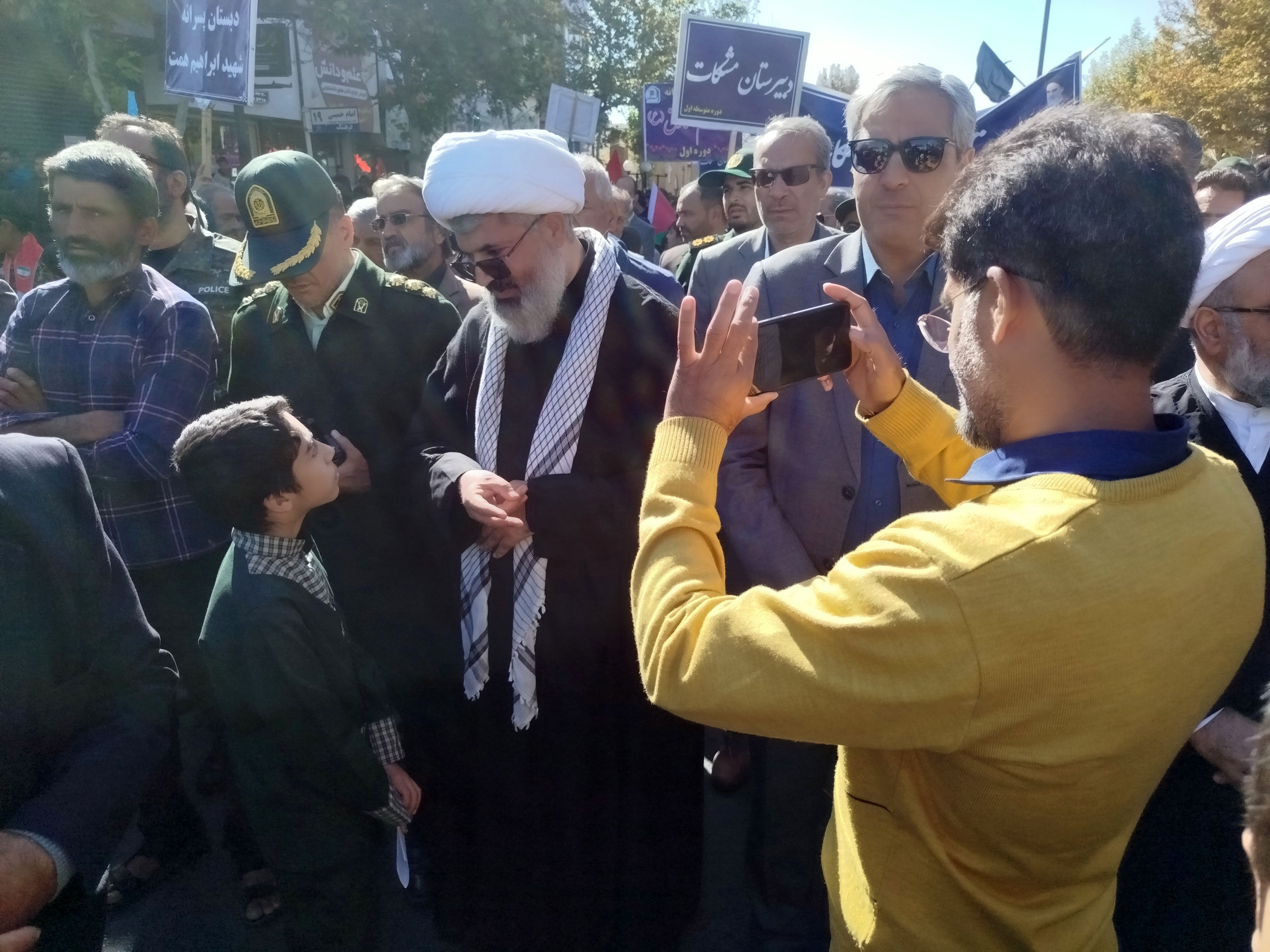 حضور پرشور دانش‌آموز خبرنگاران پانا کاشمر در راهپیمایی ۱۳ آبان