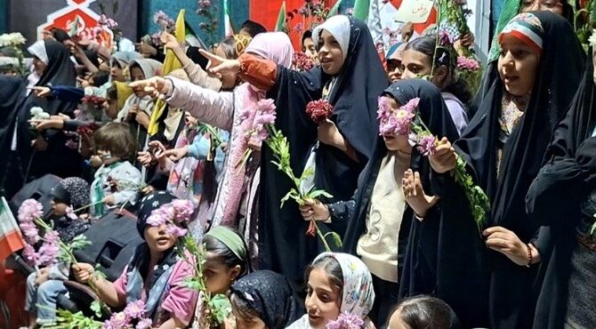 حضور دختران جان فدای شهرری در میدان نماز 