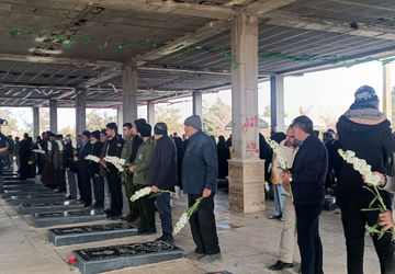 ادای احترام مردم شهر صغاد به شهدا به مناسبت دهه مبارک فجر