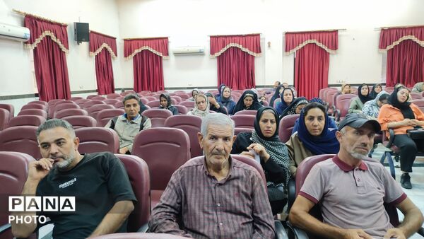 انتخابات انجمن اولیا و مربیان در مدرسه پسرانه نمونه فرزانگان در شهرستان شیروان 