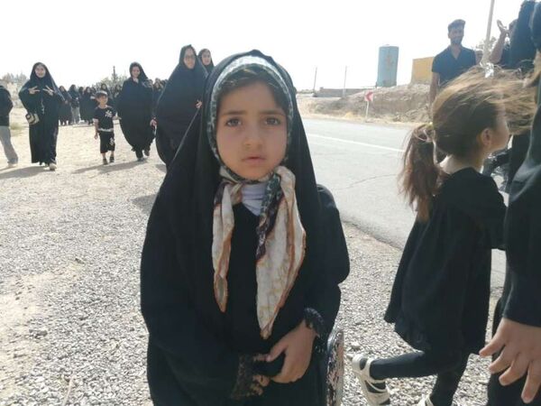 حضور پررنگ کودکان و نوجوانان روستای نقاب در همایش بزرگ عاشورای حسینی