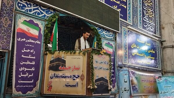 برگزاری نماز جمعه در آغاز هفته بسیج دانش آموزی با حضور دانش آموزان بسیجی نیشابور