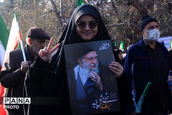 بیعت مردم تهران با سومین رهبر انقلاب
