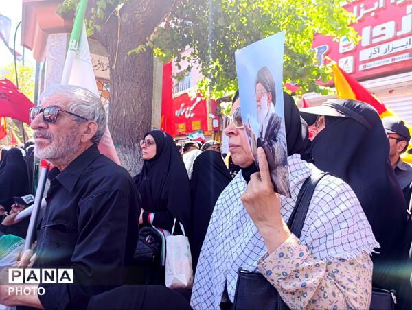 مراسم تشییع رهبر معظم انقلاب و خانواده ایشان در مشهد