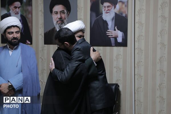 دیدار صمیمانه امام جمعه باقرشهر و کهریزک با خبرنگاران و فعالان رسانه‌ای منطقه 