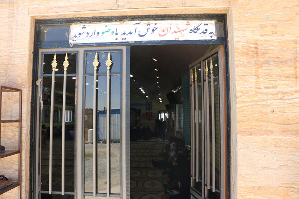 بازدید معلمان قمی از یادمان شهدای «بوالحسن» 