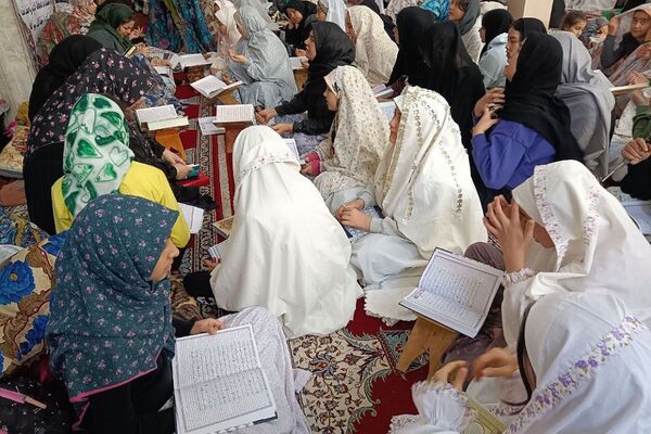 آخرین روز اعتکاف دختران در مسجد الزهرا شهر قیامدشت 