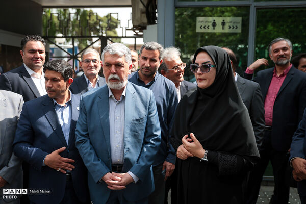 آیین بهره برداری از ۱۰ دستگاه خودرو کتابخانه عمومی سیار