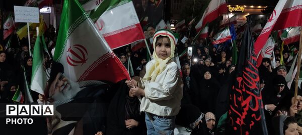 تجمع شبانهٔ شهروندان در پنجاه‌ونهمین شب یادبود در بلوار فضل