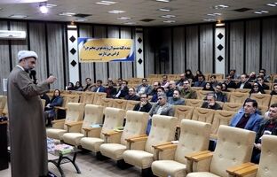 تأکید بر نقش نماز در تربیت معنوی دانش‌آموزان سمپاد در دوره توانمندسازی مدیران