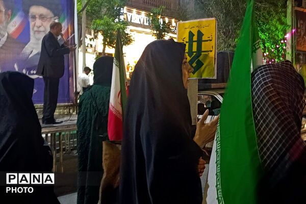 گردهمایی مردم دیار ۱۵ مرداد در راه‌آهن، روبروی غرفه آموزش و پرورش ورامین 