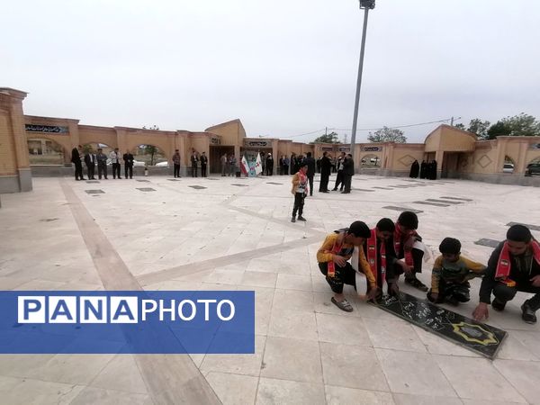 آیین عطر افشانی مزار شهدا در شهرستان فاروج