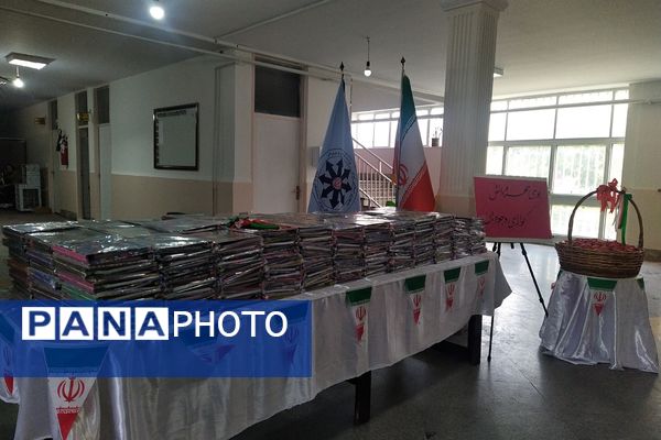 زنگ مهر و مقاومت در دبیرستان استعدادهای درخشان فرزانگان شهریار طنین‌انداز شد
