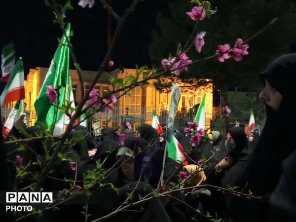 چهاردهمین شب از اتحاد مقدس؛ خیابان ها غرق در صدای مرگ بر آمریکا