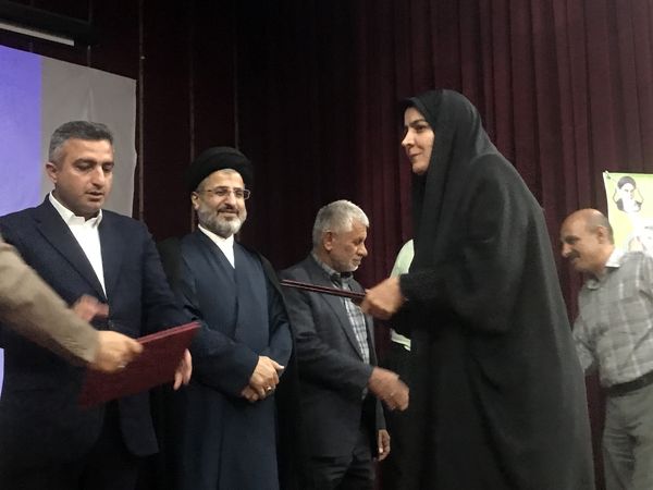 همایش تجلیل از مدیران و کارکنان نمونه شهرستان محمودآباد 