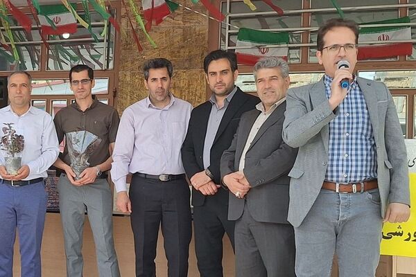 مراسم تجلیل از دانش آموزان برتر در بهارستان‌۲