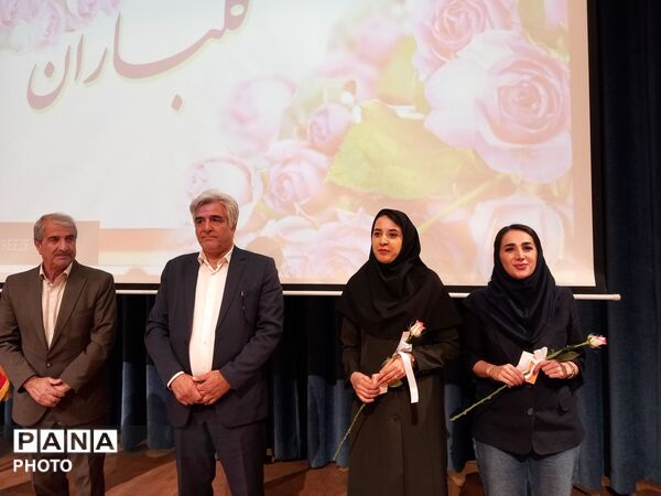 جشن فارغ تحصیلی وتقدیر ازدانش آموزان پایه نهم دبیرستان آرمینه مصلی نژاد ناحیه ۶