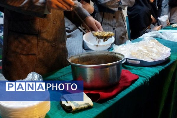 بازارچه دانش‌آموزی با طعم خلاقیت در مدرسه حضرت خدیجه(س) بهارستان‌دو