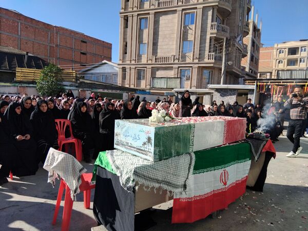دبیرستان نجم میزبان پیکر یک شهید گمنام شد