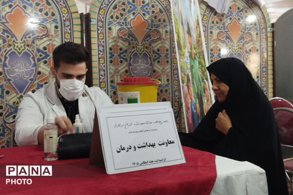 برپایی میز خدمت پلیس در مصلی به مناسبت هفته نیروی انتظامی