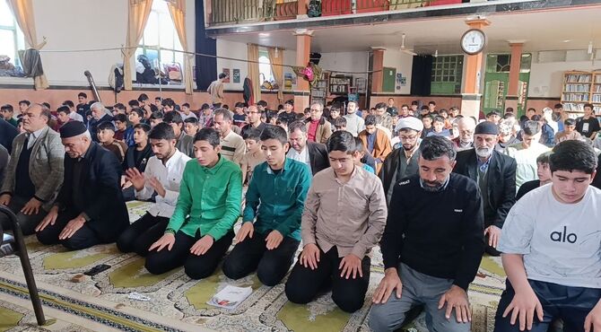 نخستین روز اعتکاف پسران در مسجد موسی بن جعفر(ع)آشخانه 