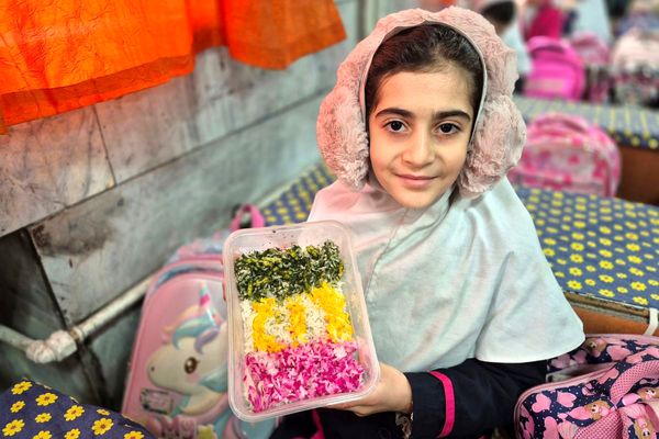 سبزِ سلامت، سپیدِ صداقت، سرخِ زندگی در دبستان هدی
