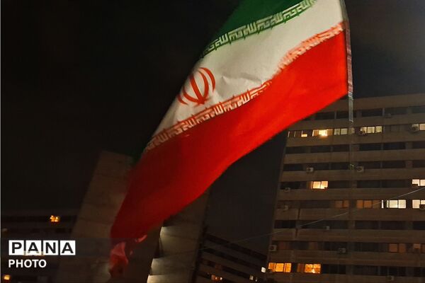 روایت یک همدلی؛ از میان جمعیتی که هنوز ایستاده‌اند