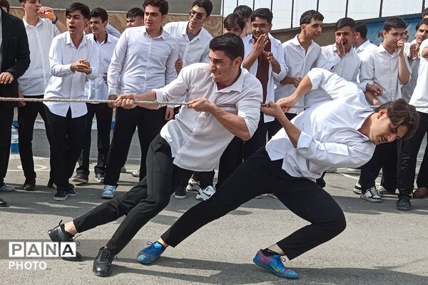 رقابت پرهیجان طناب‌کشی در بهارستان دو