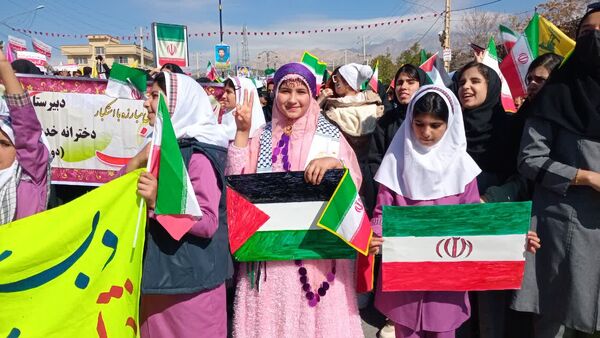 حضور پرشور دانش‌آموزان کهگیلویه و بویراحمد در راهپیمایی ۱۳ آبان