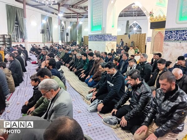فضای امامزاده سیدمحمد (ع)پر از عطر وبوی همدلی درکنار سفره متبرک افطاری
