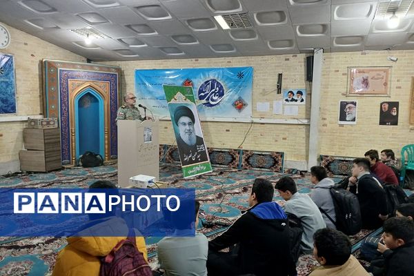 نواخته شدن زنگ بسیج و پدافند غیرعامل در مدارس ملاصدرا و شهید بهشتی ناحیه دو شهرری 