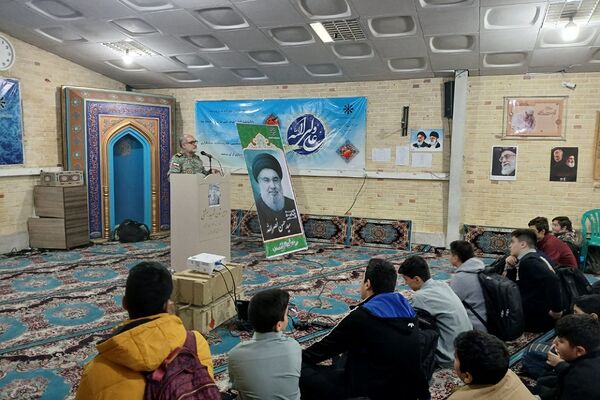 نواخته شدن زنگ بسیج و پدافند غیرعامل در مدارس ملاصدرا و شهید بهشتی ناحیه دو شهرری 