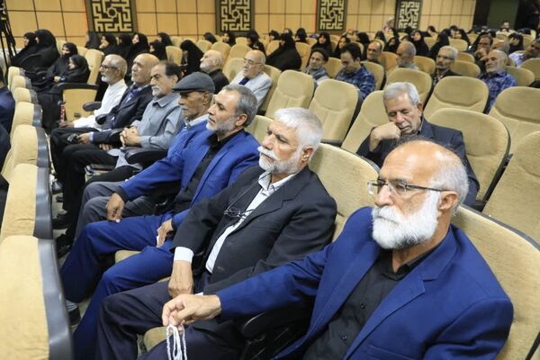 جلسه گرامیداشت و تجلیل از پدران و مادران شهدا 
