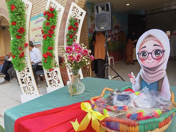 جشن «هفته سلامت روان» در مدرسه شهید سمیه میناب