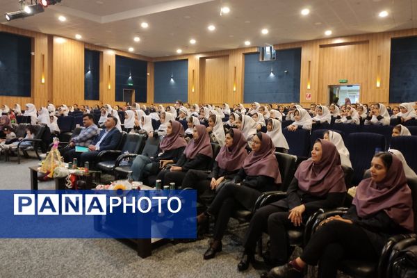 جشن شکوفه‌های دبستان بعثت ناحیه ۳ شیراز 