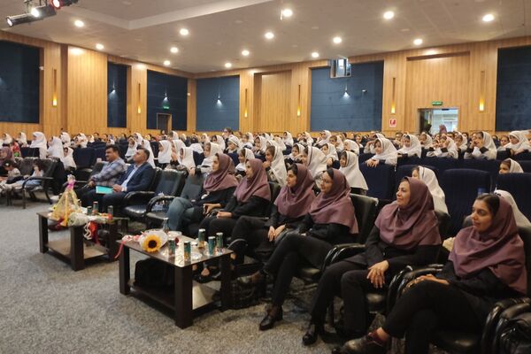 جشن شکوفه‌های دبستان بعثت ناحیه ۳ شیراز 