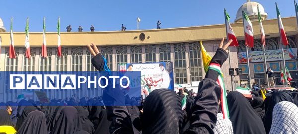 حضور پرشور آینده‌سازان ایران در راهپیمایی روز دانش‌آموز در همدان 