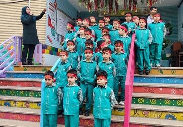 جشن انقلاب در دبستان پانزده خرداد ناحیه دو شهرری 